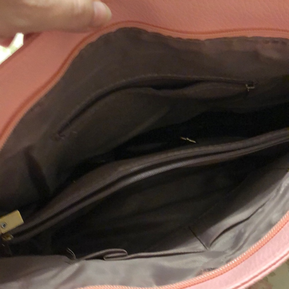 Adorable pink shoulder bag - gently used! - Picture 2 of 7
